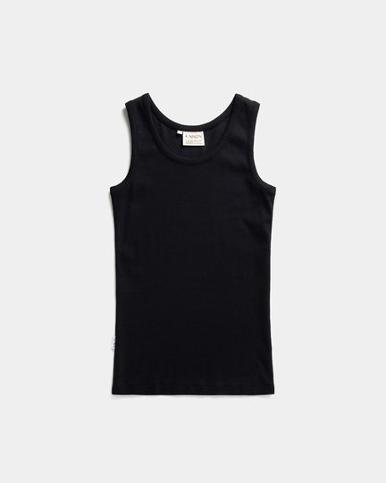 femme NIKIN  femme , sans manches, noir sur fond blanc, mode estivale suisse.